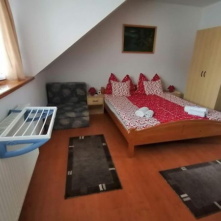 Joos Apartman ชาร์วาร์ ภายนอก รูปภาพ