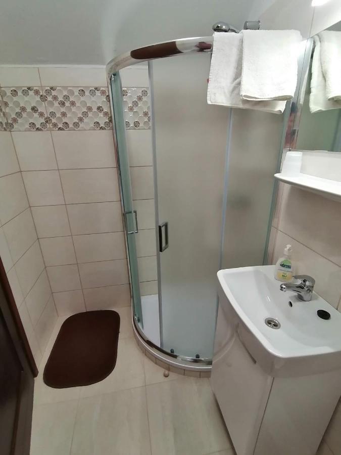 Joos Apartman ชาร์วาร์ ภายนอก รูปภาพ