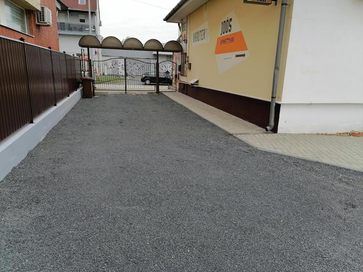 Joos Apartman ชาร์วาร์ ภายนอก รูปภาพ