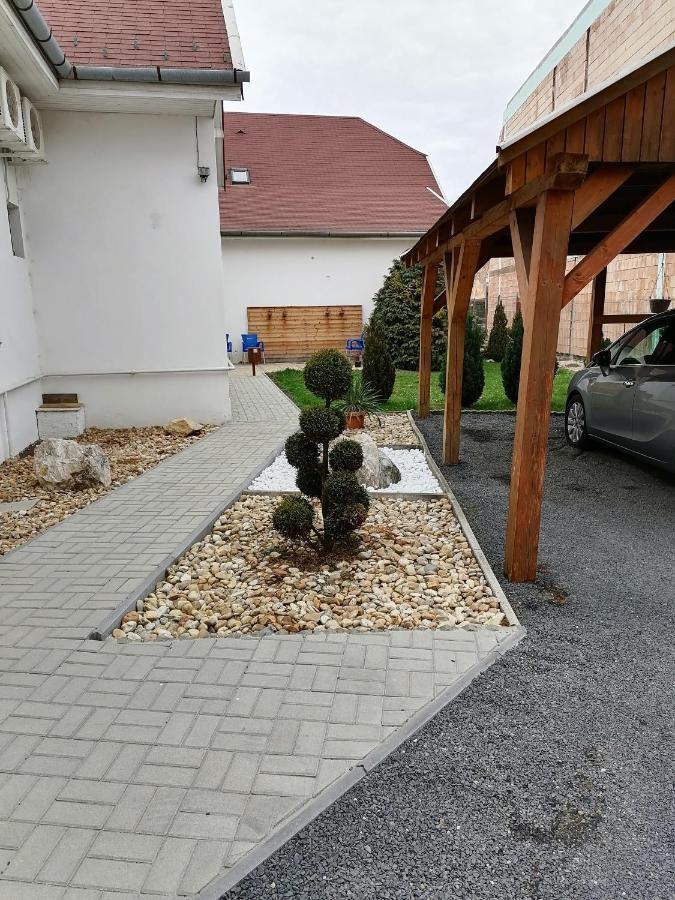Joos Apartman ชาร์วาร์ ภายนอก รูปภาพ