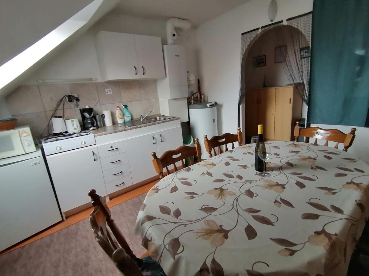 Joos Apartman ชาร์วาร์ ภายนอก รูปภาพ