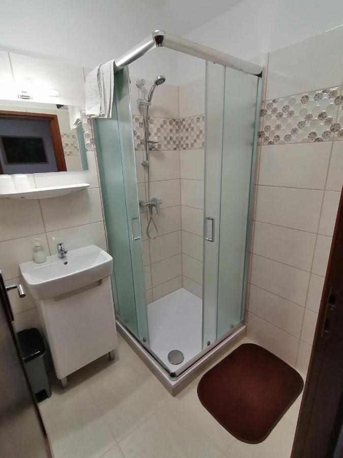 Joos Apartman ชาร์วาร์ ภายนอก รูปภาพ