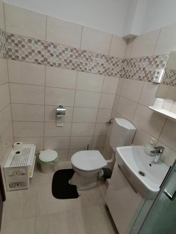 Joos Apartman ชาร์วาร์ ภายนอก รูปภาพ