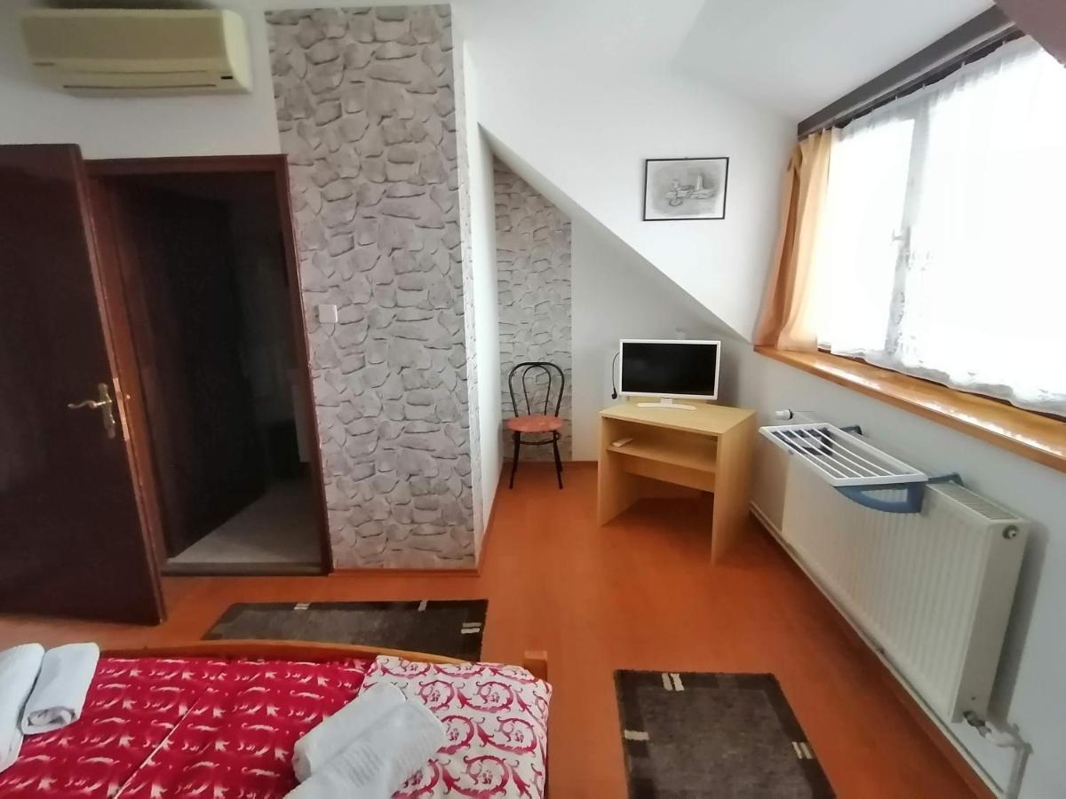 Joos Apartman ชาร์วาร์ ภายนอก รูปภาพ