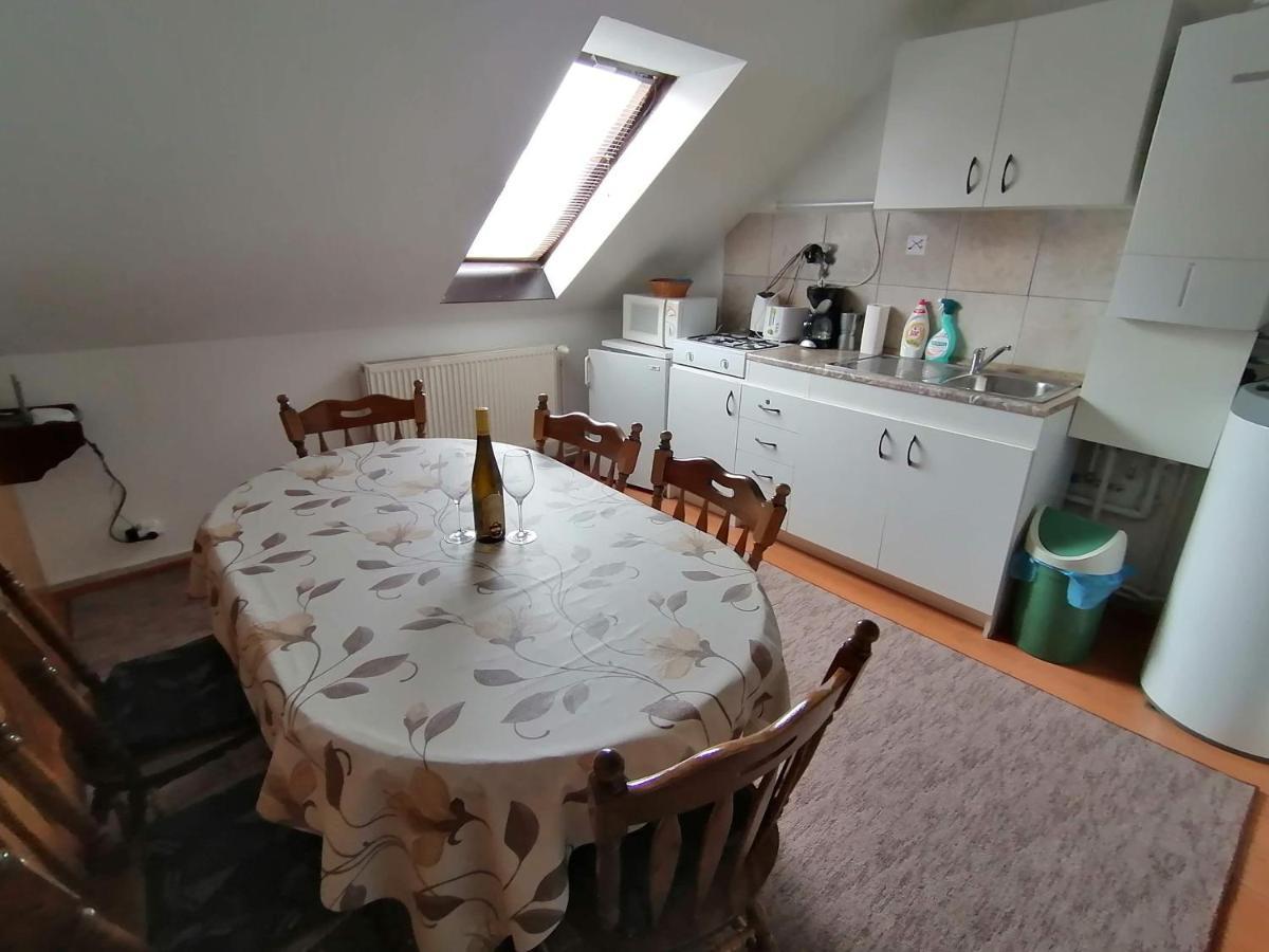 Joos Apartman ชาร์วาร์ ภายนอก รูปภาพ
